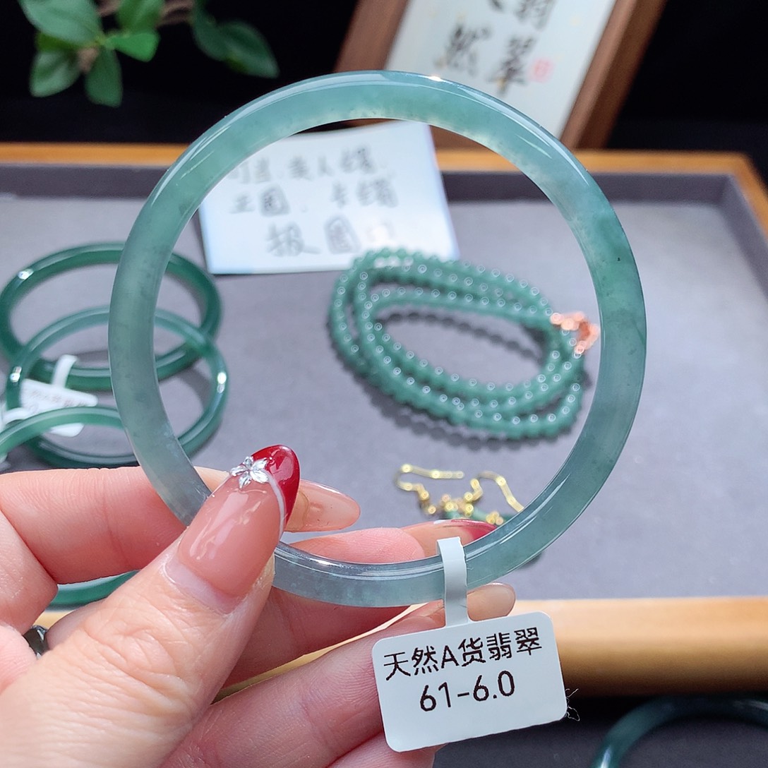 翡翠手镯（圆镯）未镶嵌