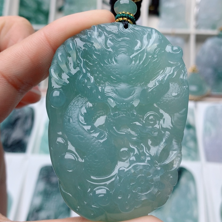 翡翠颈饰未镶嵌老*.