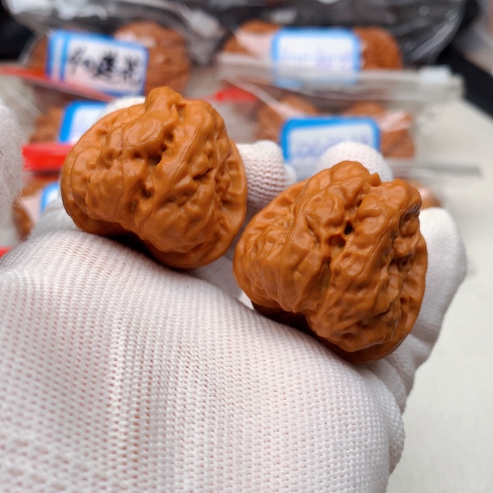 文玩核桃吊坠红皮蛤蟆头