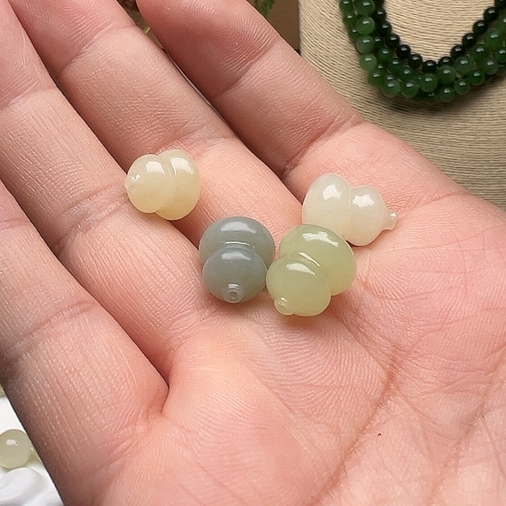 吾***茶和田玉未镶嵌手链