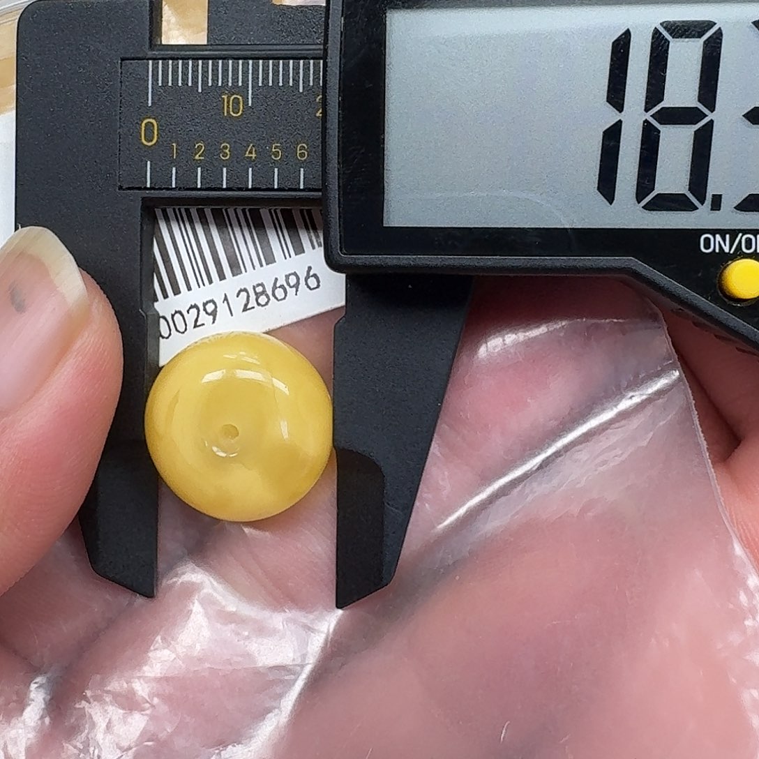 琥珀未镶嵌裸石如图