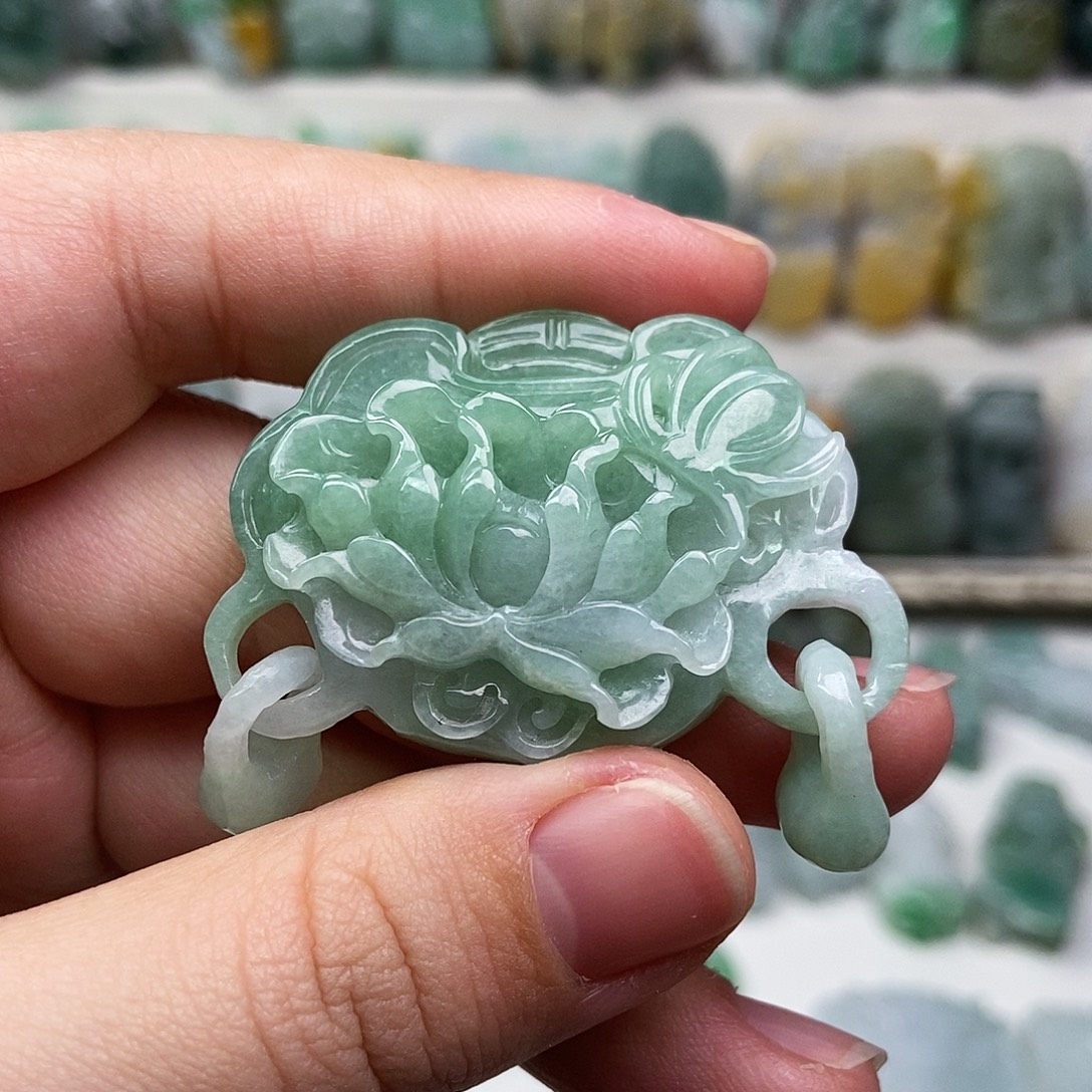 翡翠未镶嵌吊坠(赠链)