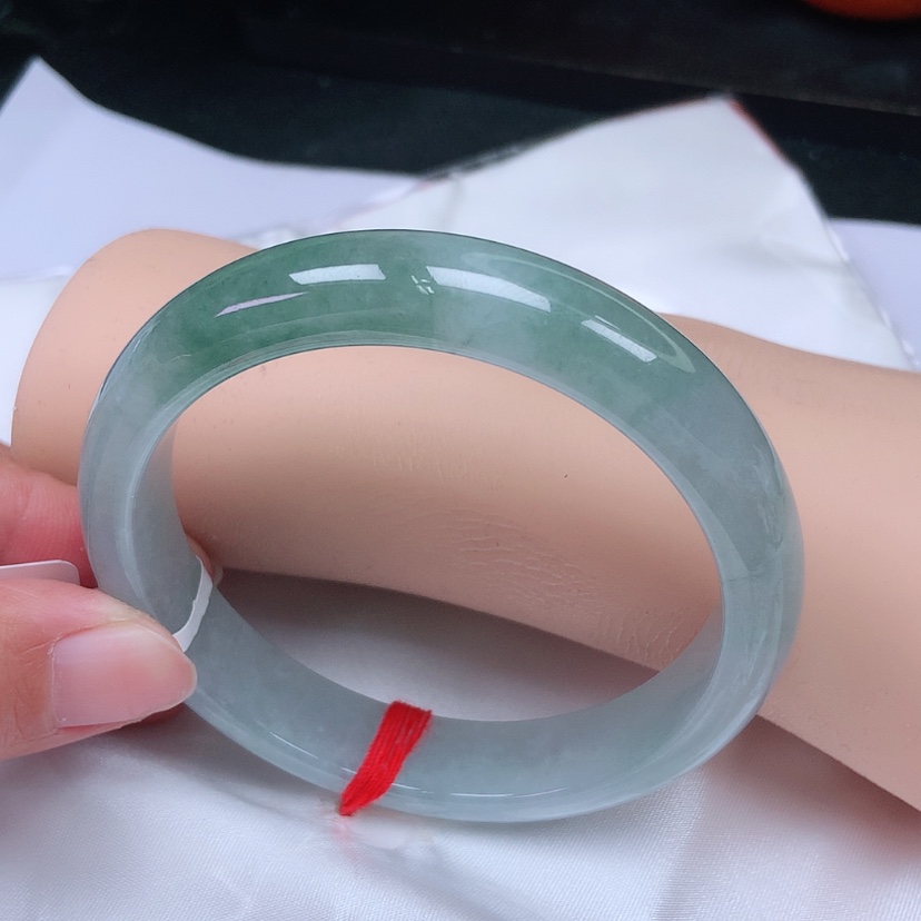 【闪购商品】翡翠手镯未镶嵌凡**士，