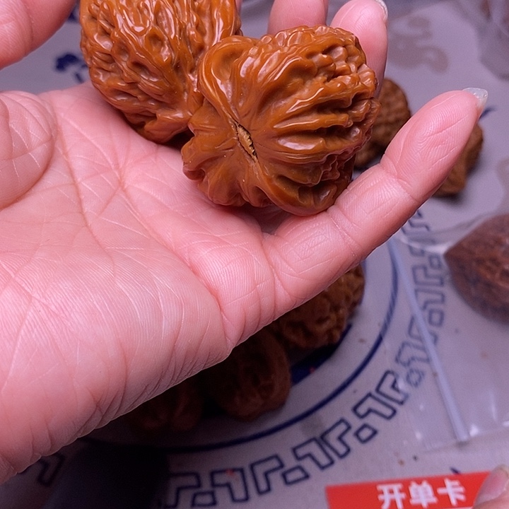 伍***子文玩核桃吊坠狮子