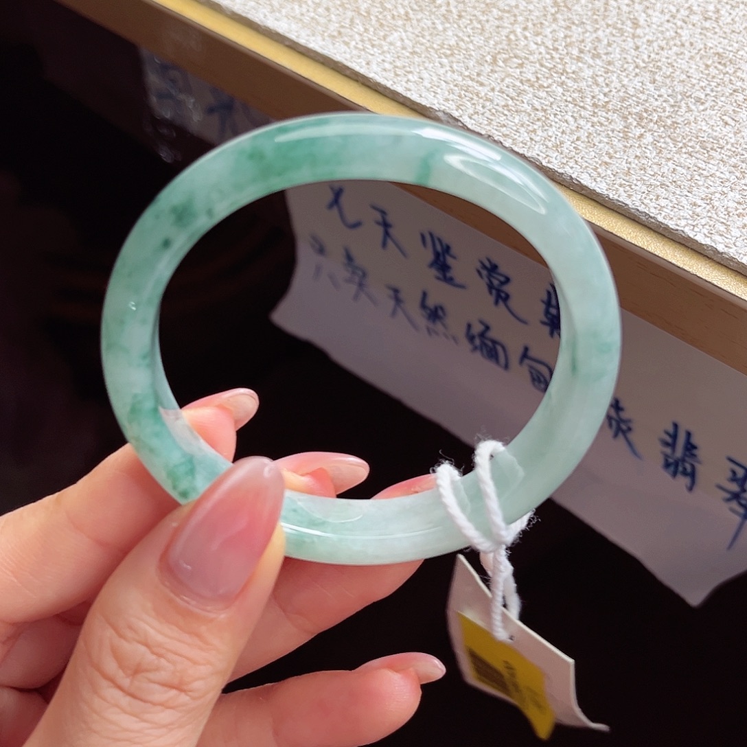 翡翠未镶嵌手镯手镯