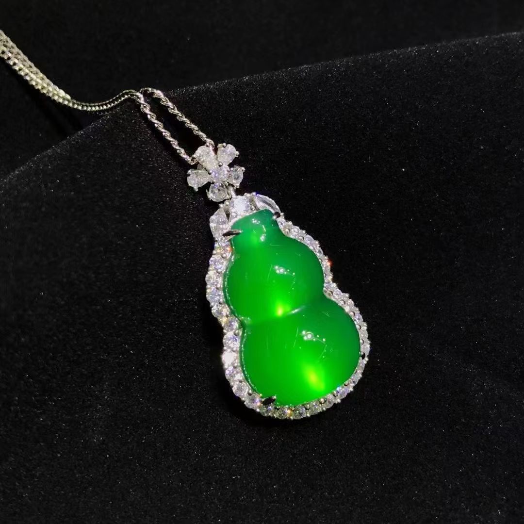 新中式国风轻奢珠宝吊坠绿玉髓葫芦项链显白气质女士吊坠