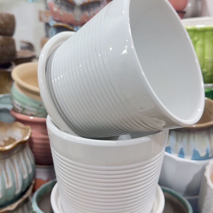 凑9块包邮，有孔，陶瓷花盆