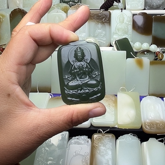 颈饰未镶嵌和田玉