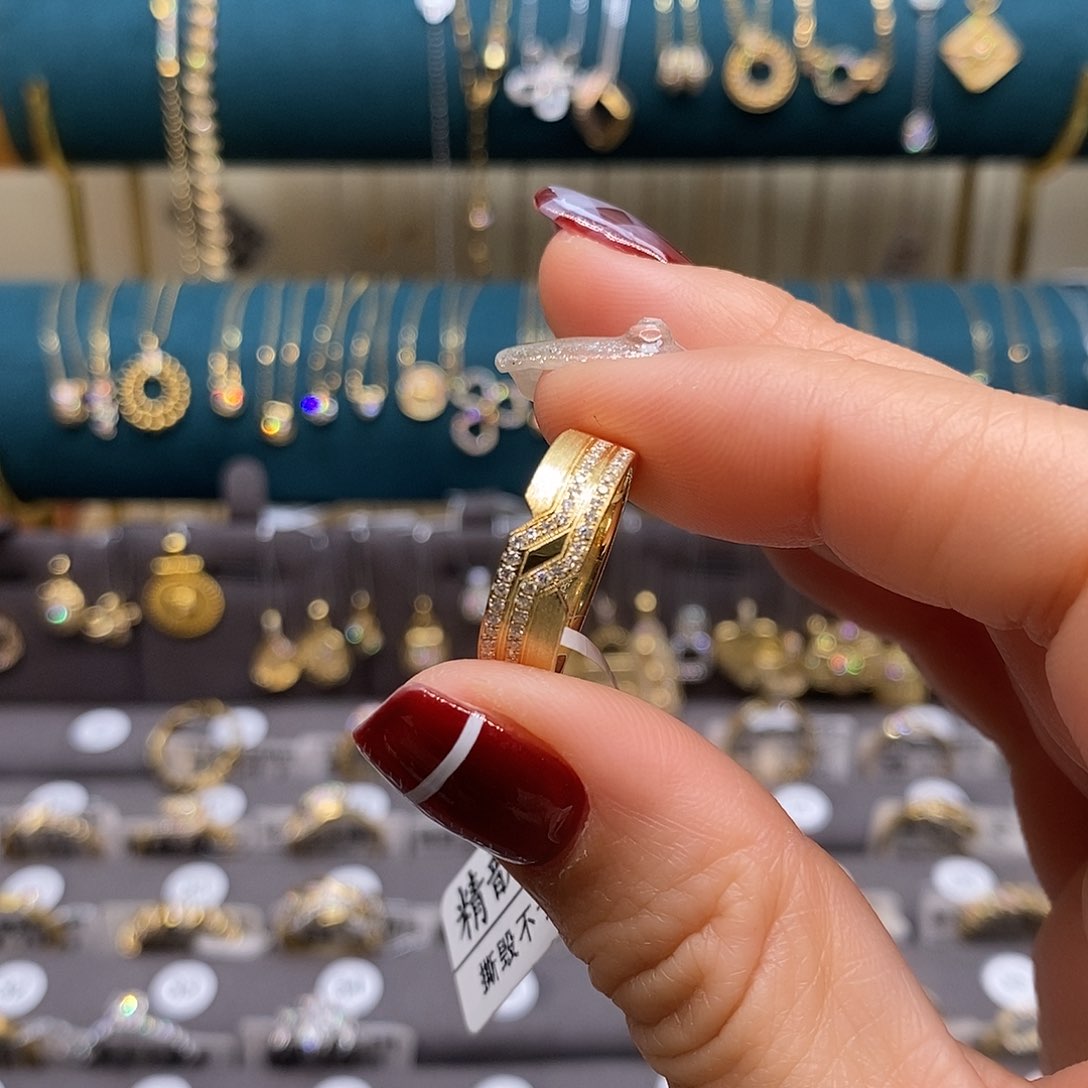 钻石戒指18K金镶嵌小***全天然钻石