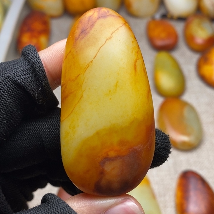 和田玉未镶嵌把件