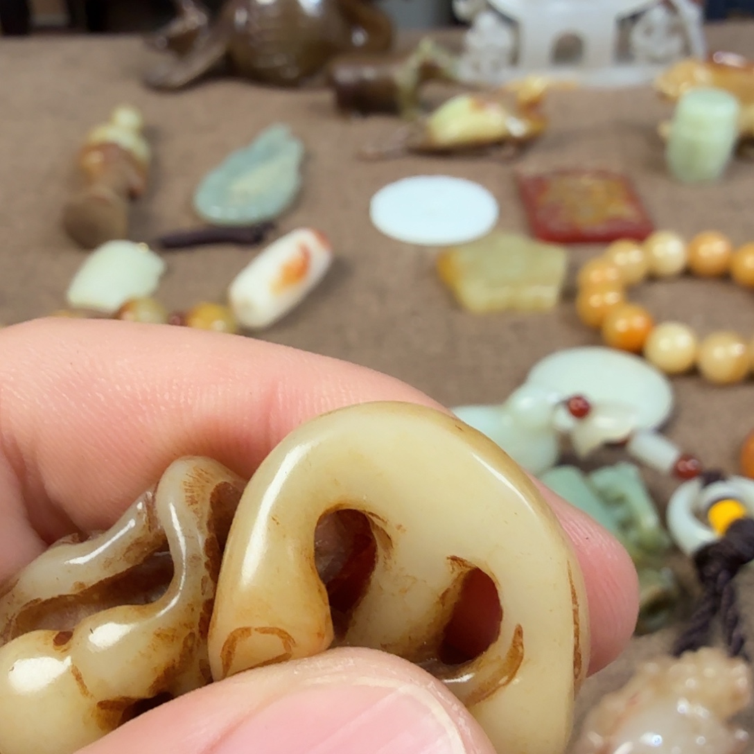 聽***主和田玉（糖玉）未镶嵌珠宝奇石