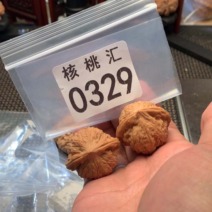 文玩核桃吊坠招财公子