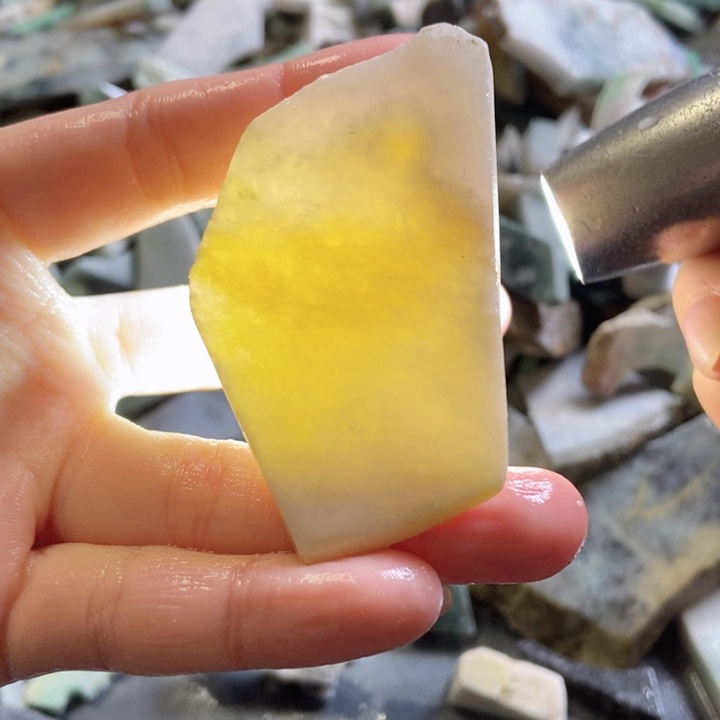 翡翠颈饰未镶嵌天然翡翠