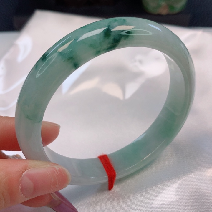 翡翠手镯未镶嵌56圈