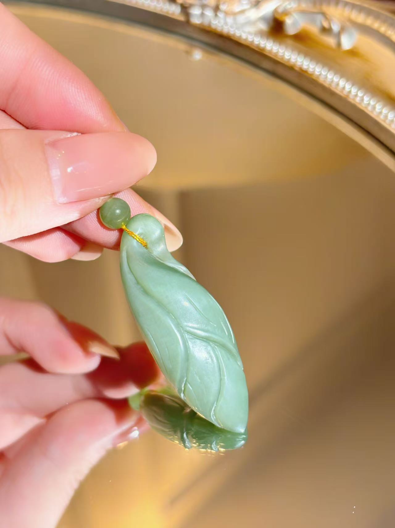 【粉青微猫】纯天然和田玉叶子吊坠（S925）