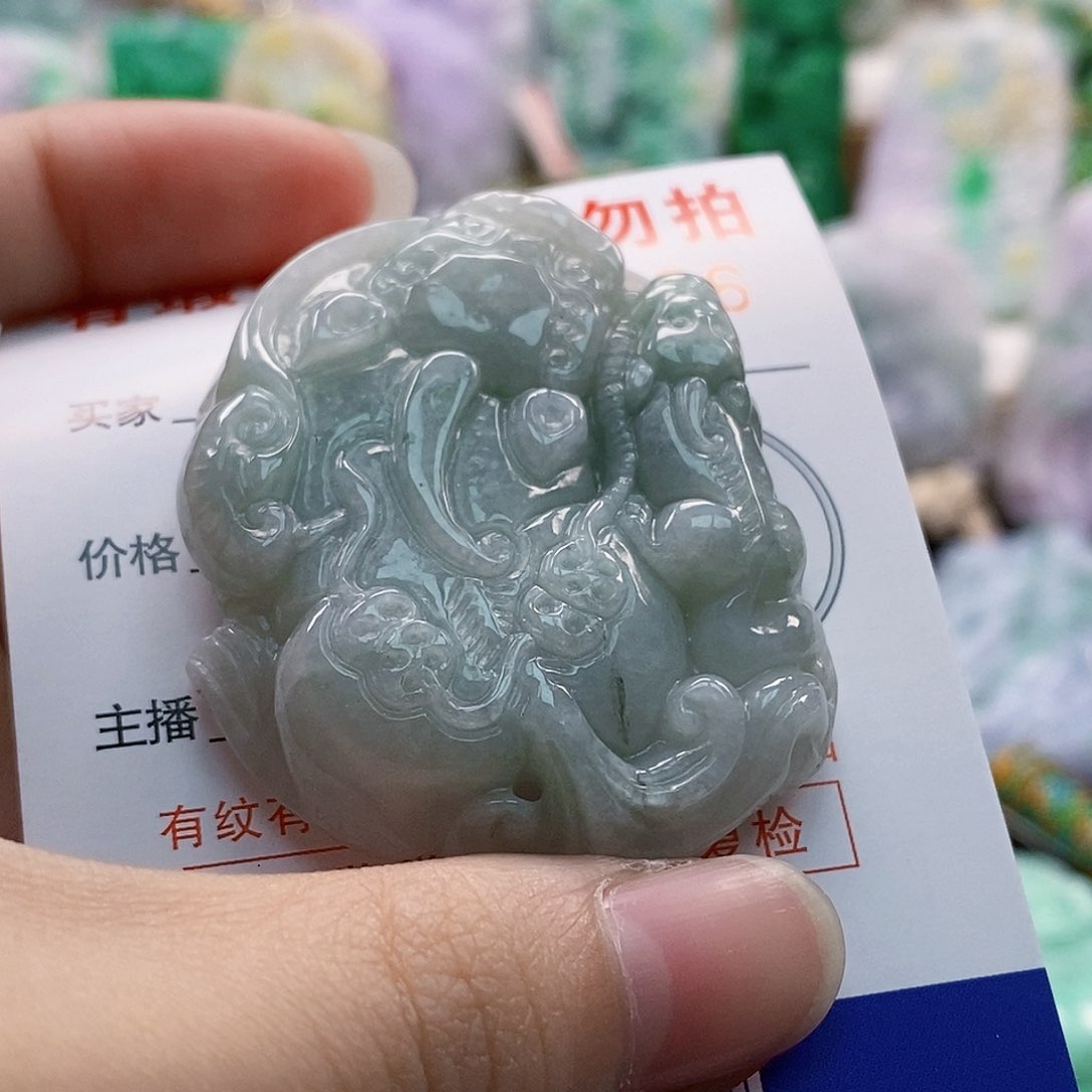 吊坠(不含链)未镶嵌翡翠