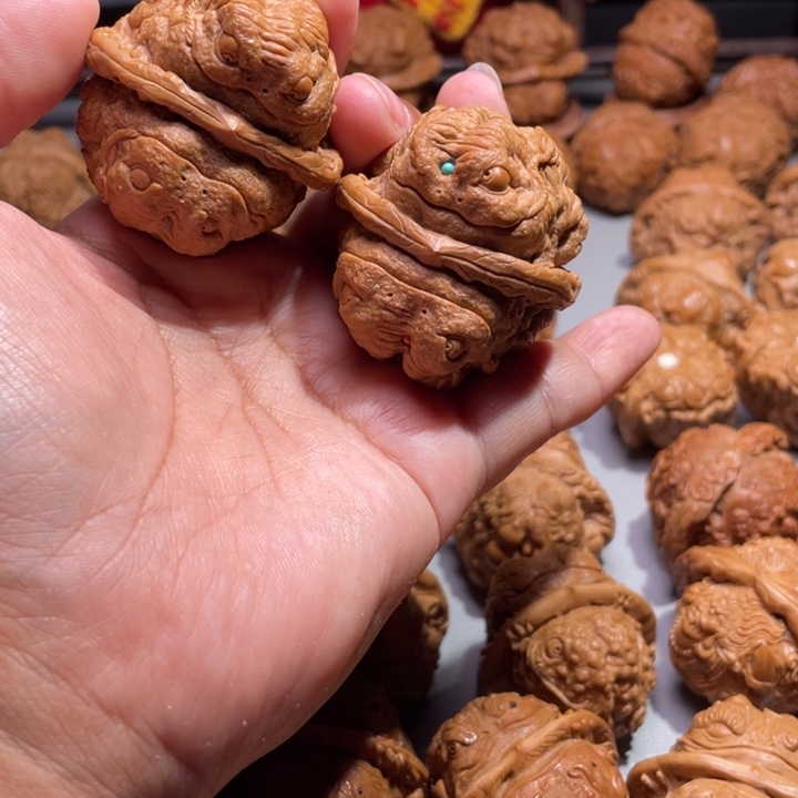 不*語蛤蟆头雕刻的金蟾