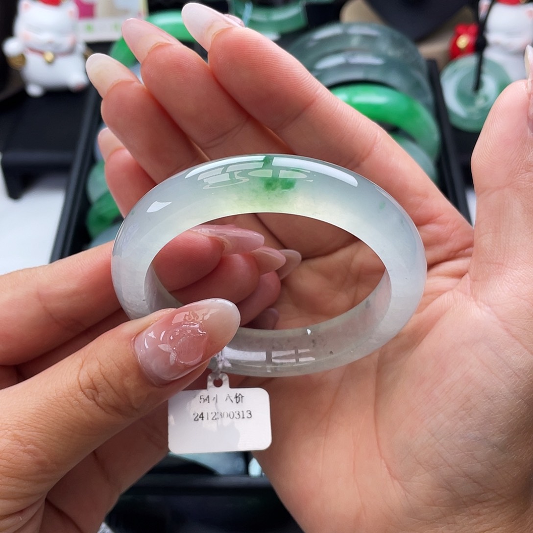 翡翠手镯未镶嵌54高冰飘绿花有乌鸡点，截图询价