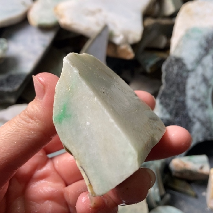 翡翠颈饰未镶嵌天然翡翠