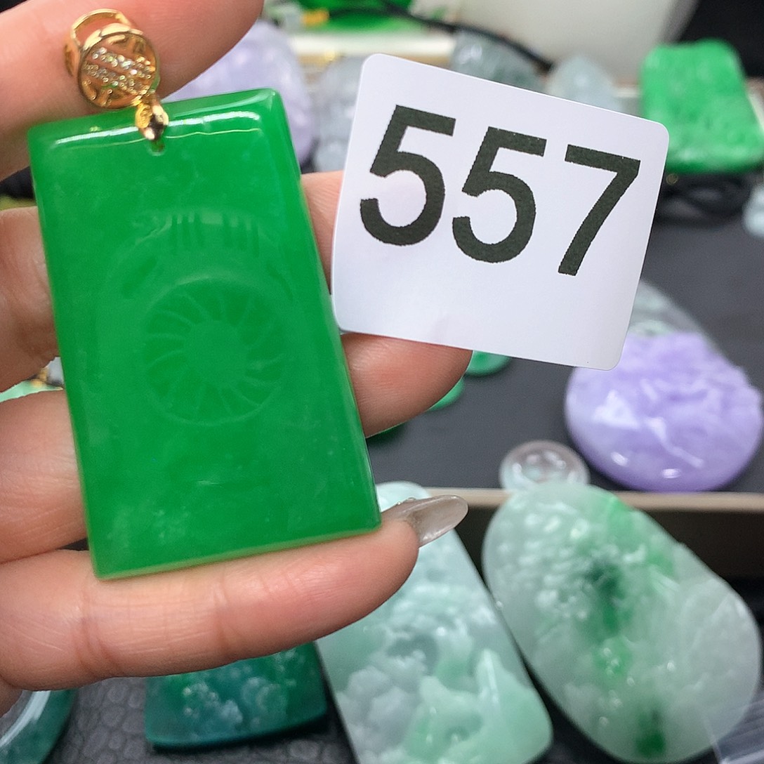 翡翠吊坠(赠链)未镶嵌