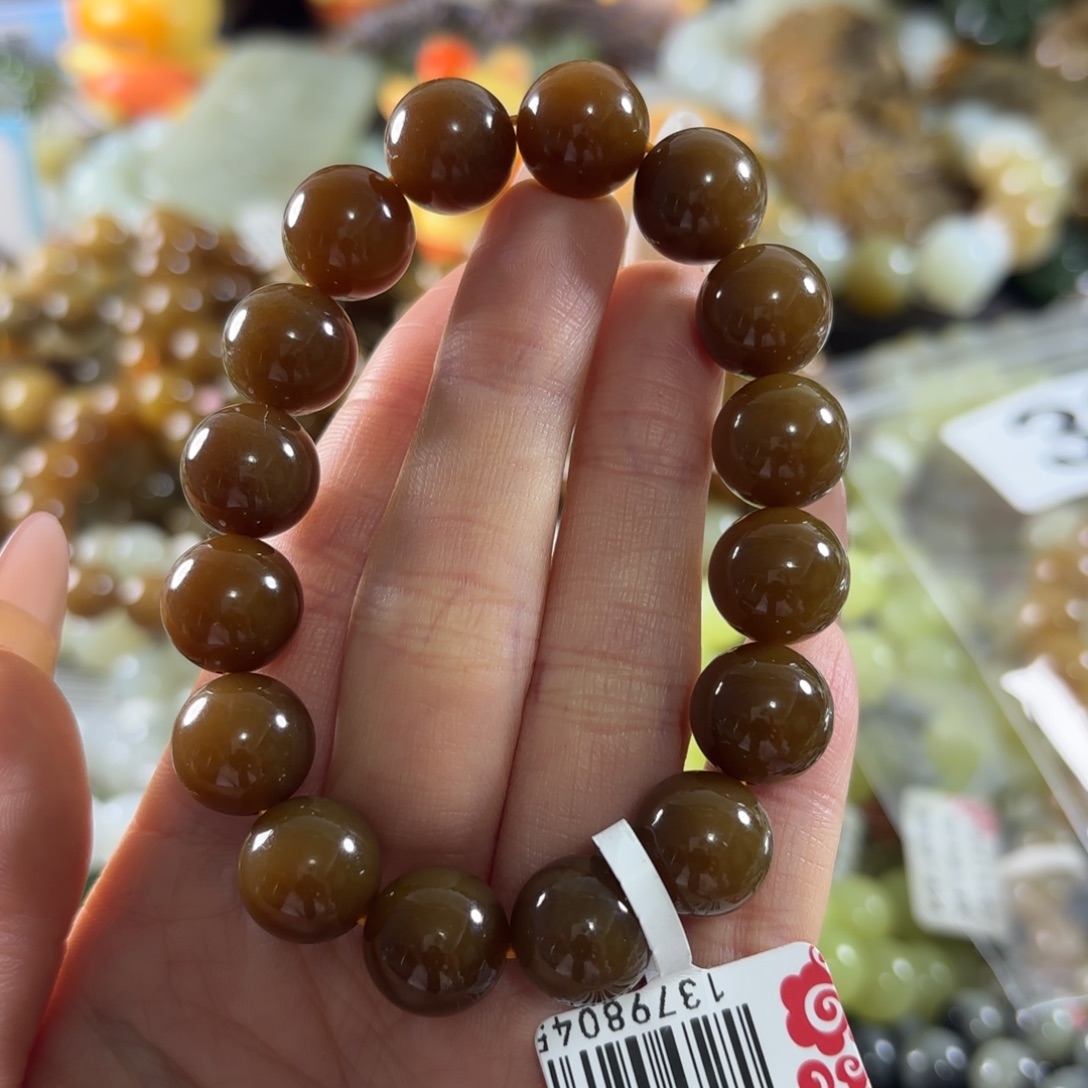 玉***人和田玉未镶嵌手链拍十发一  64