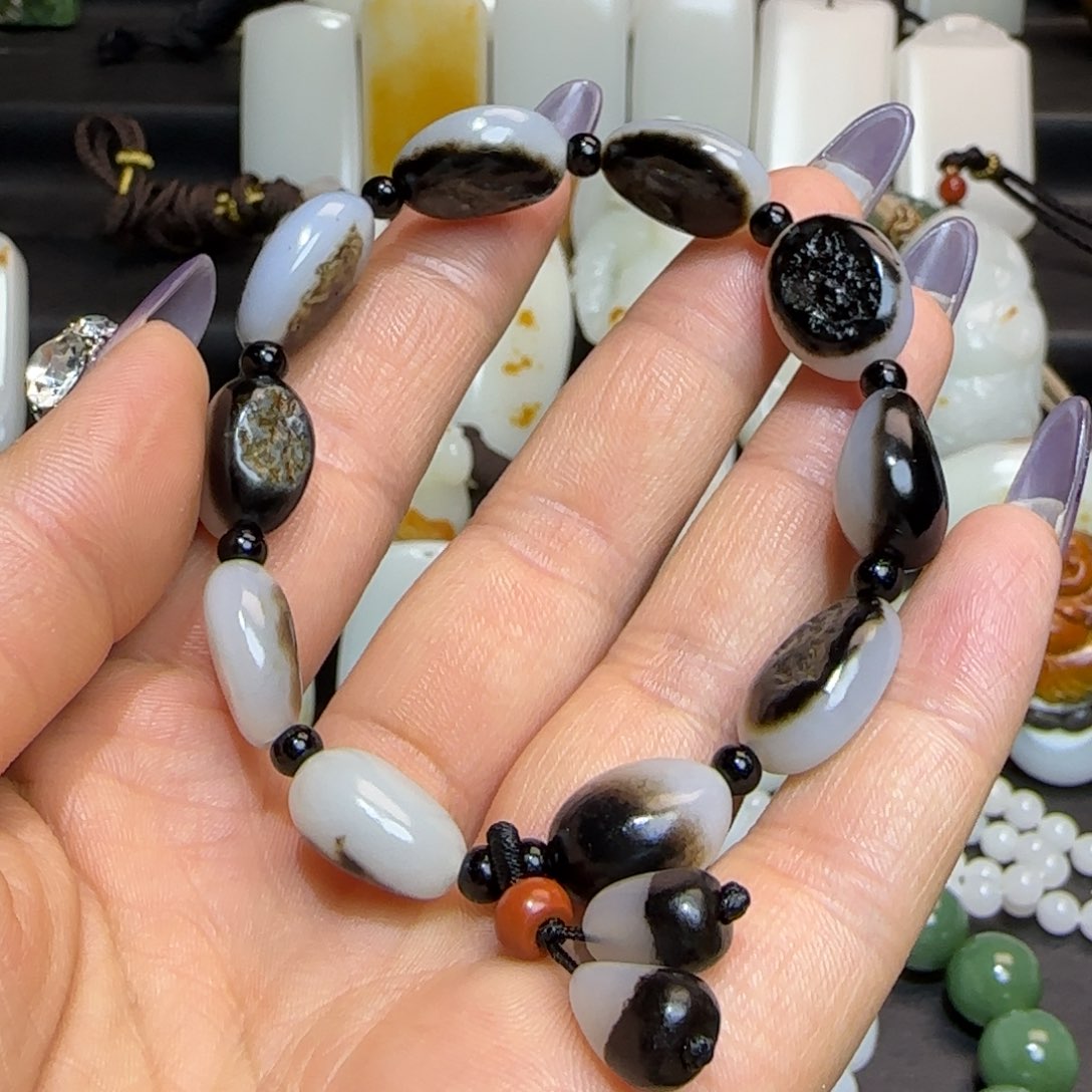 和田玉颈饰未镶嵌