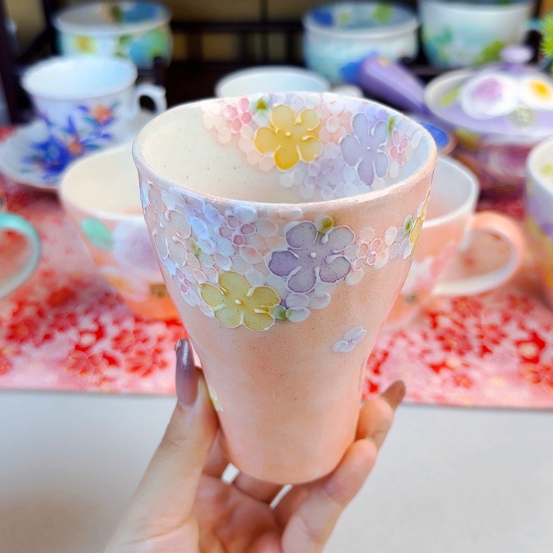 他家茶具瓷器真美！