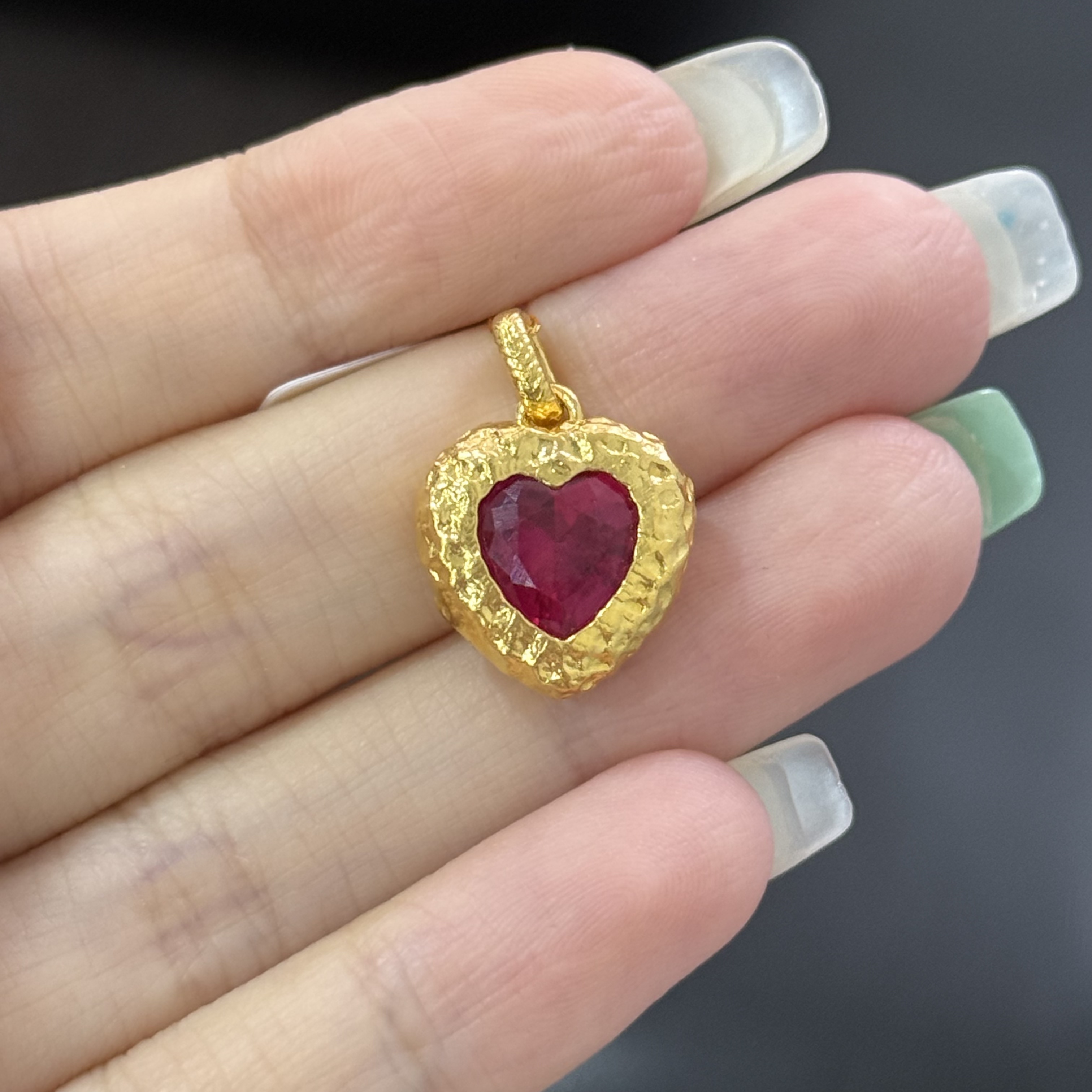 镶嵌熔岩爱心吊坠 足金999