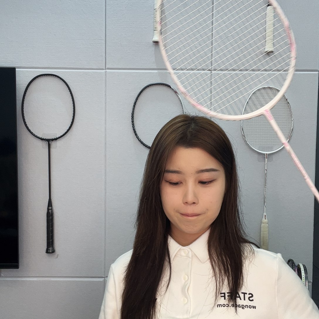 利刃12pro羽毛球拍wong 