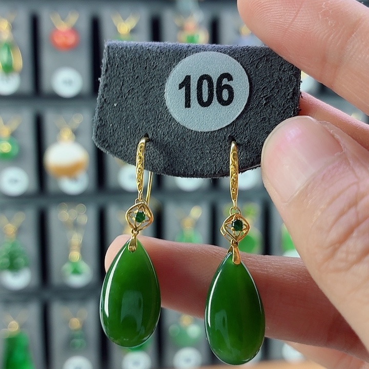 和田玉18K金镶嵌耳饰