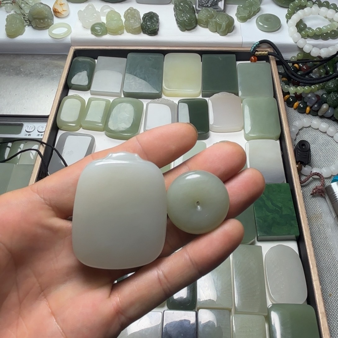 z***l和田玉未镶嵌颈饰