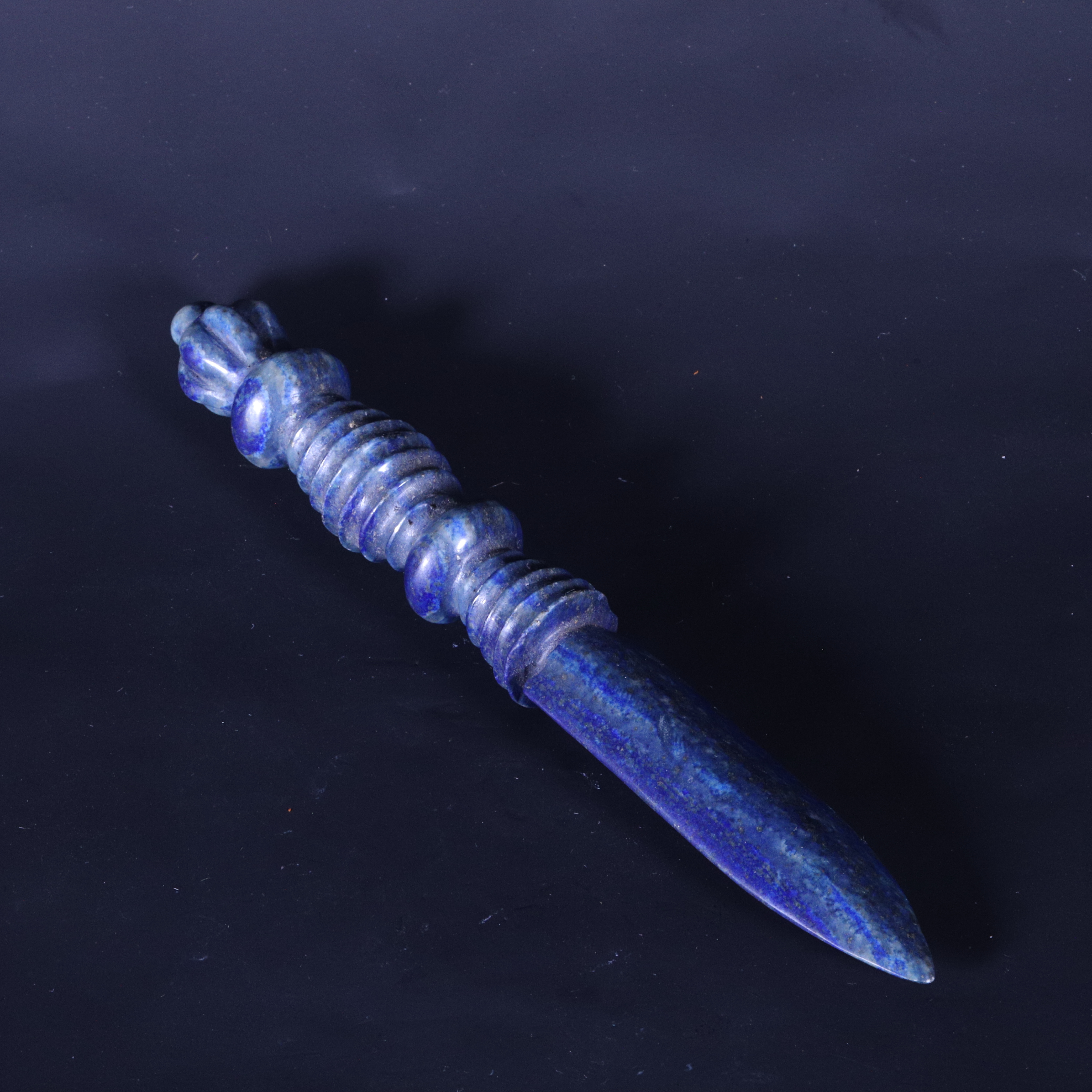 Lot19 晚清青金石剑型摆件