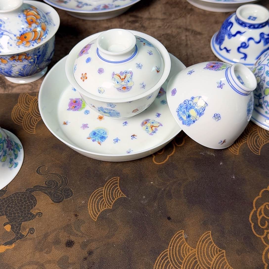 冒****6明逸堂斗彩小狮子一套