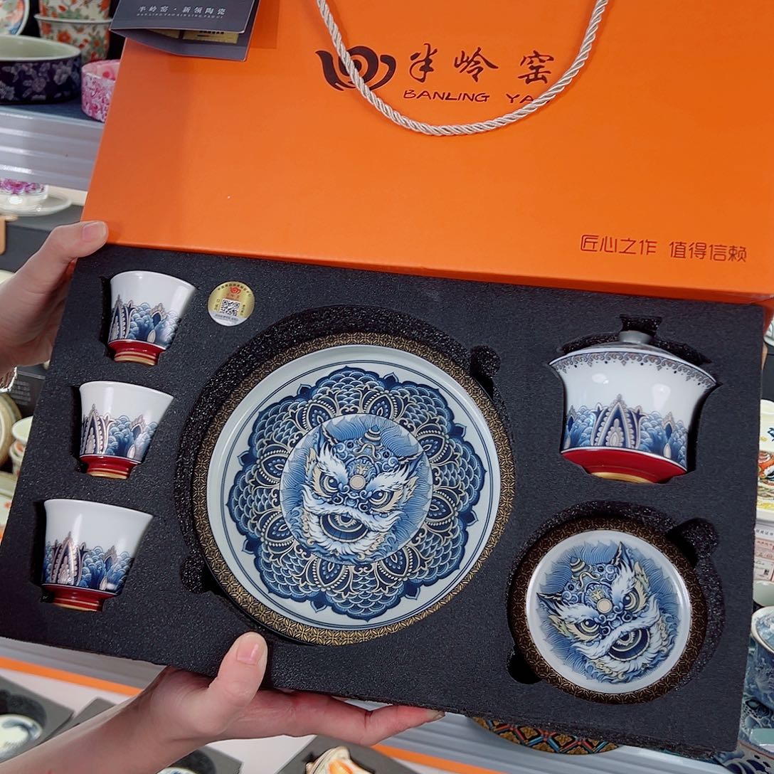 盖碗很漂亮，我很喜欢