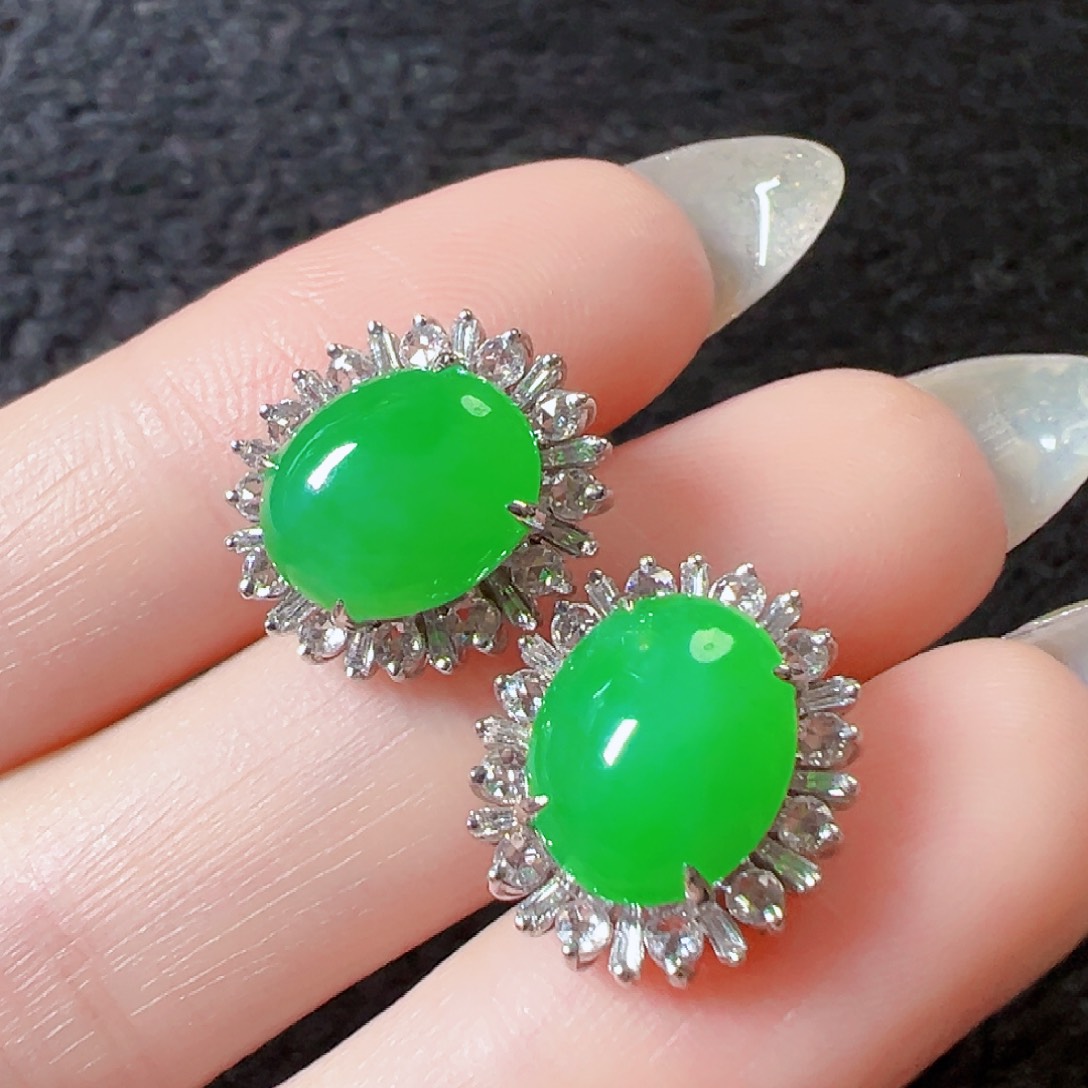 翡翠耳饰18K金镶嵌签收后24小时鉴赏期，过时不退