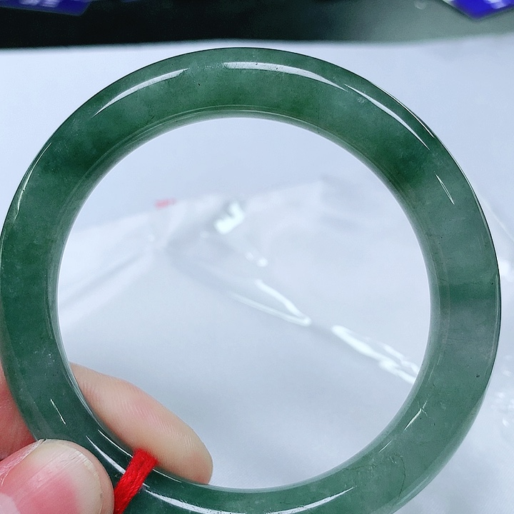 翡翠手镯未镶嵌翡翠手镯未镶嵌