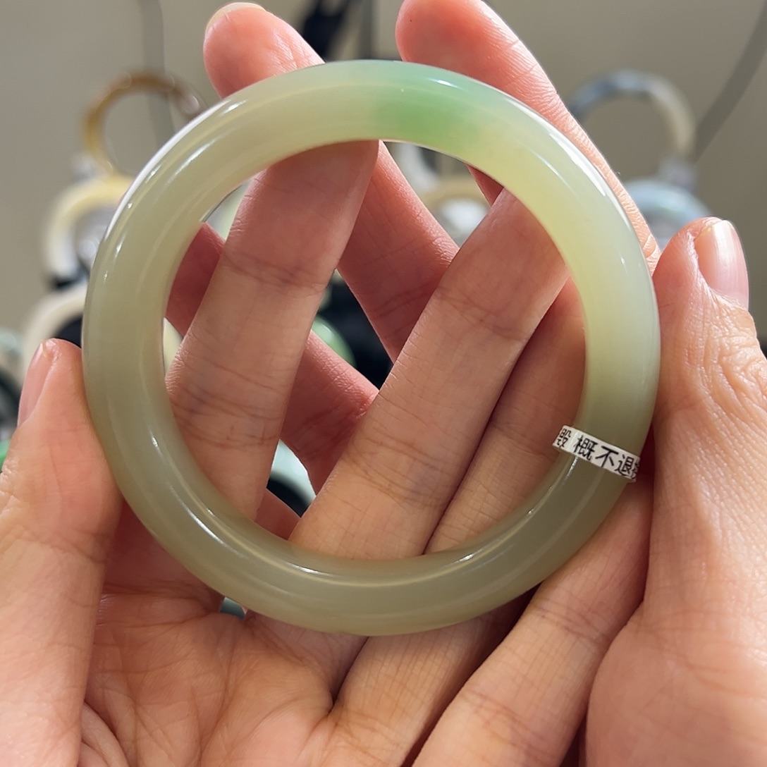 李***搭和田玉未镶嵌手镯56