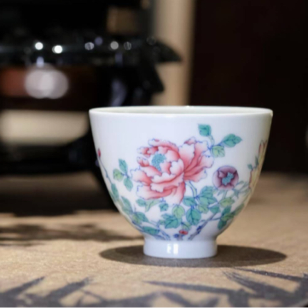 九石堂斗彩牡丹鸡心杯