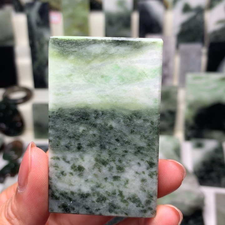 独山玉颈饰未镶嵌