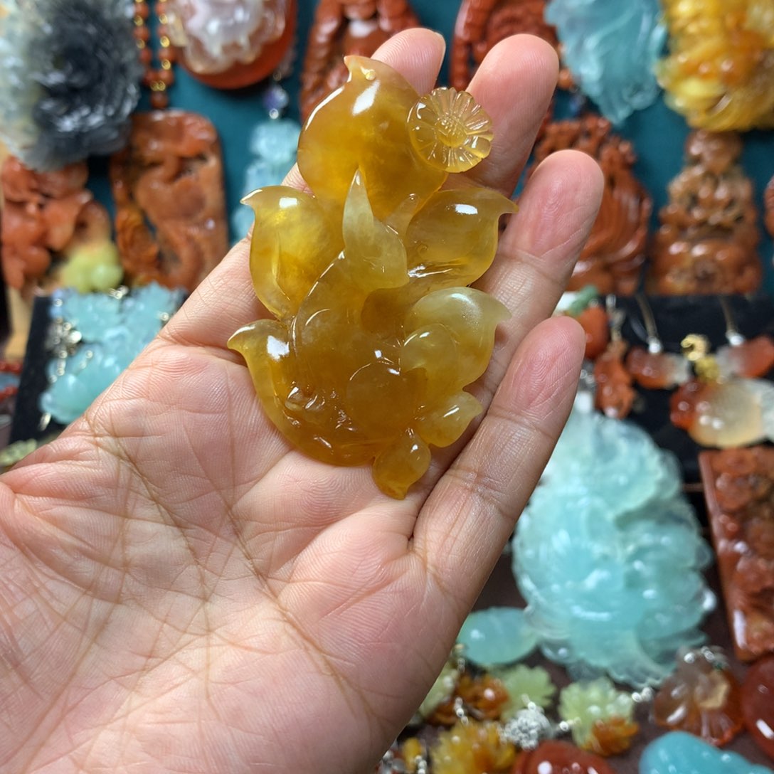 蛇纹石玉挂坠未镶嵌