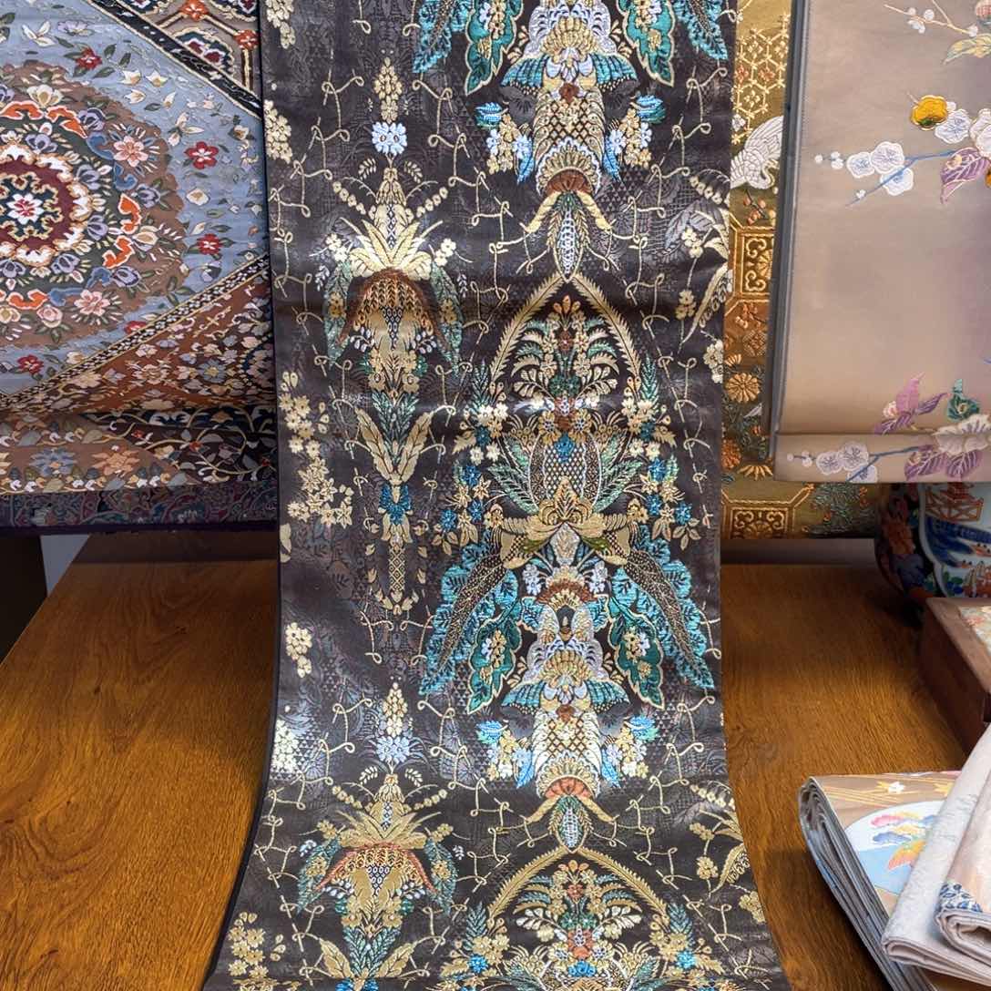 织绣青铜箔蝉纹织锦