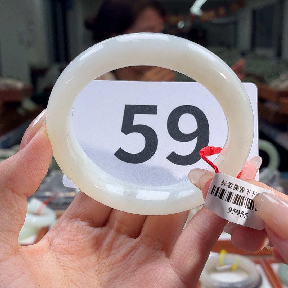 和田玉手镯未镶嵌纹