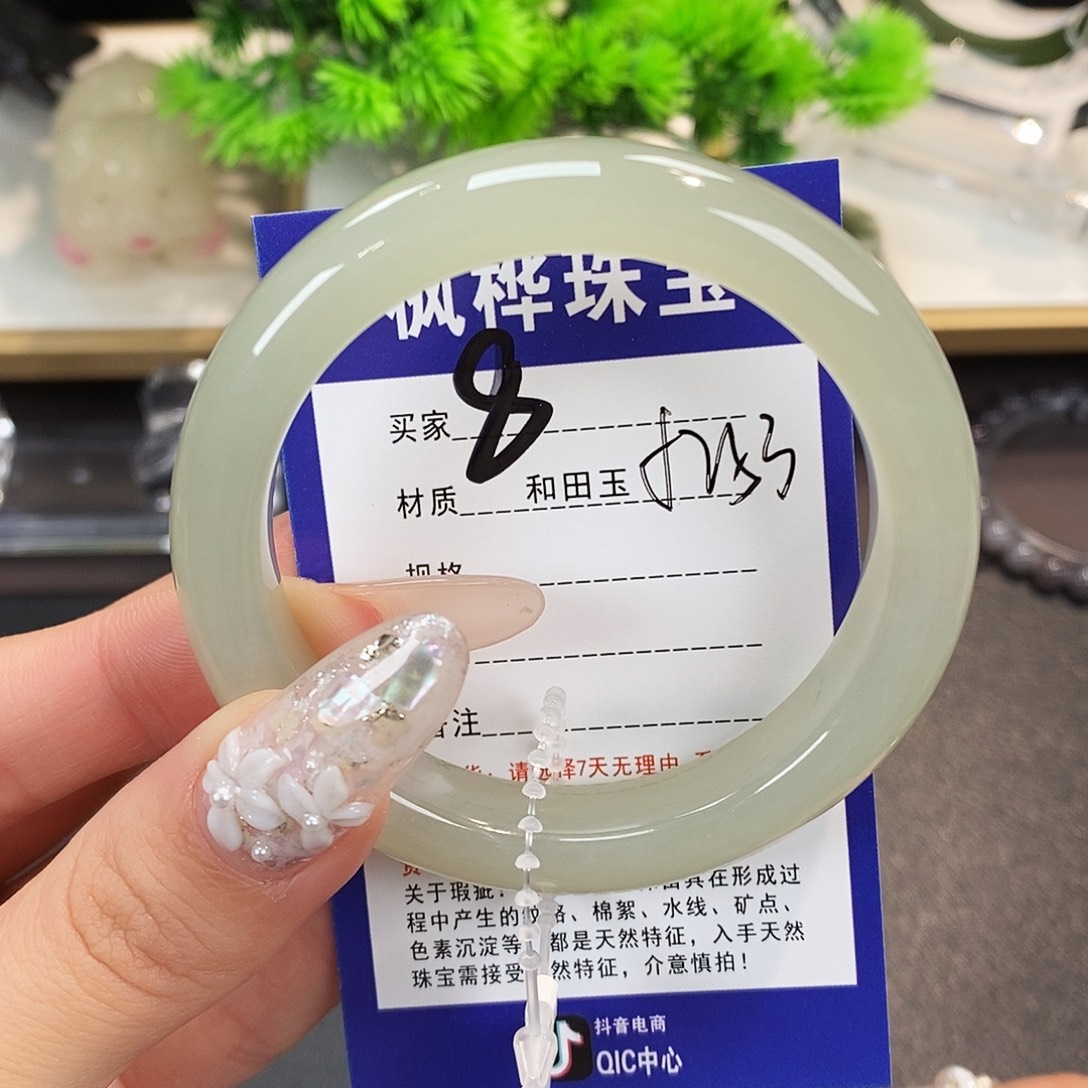 和田玉未镶嵌手镯