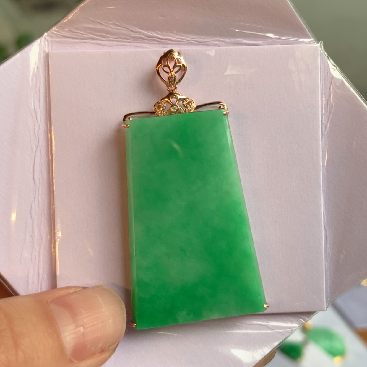 【闪购商品】翡翠颈饰18K金镶嵌?****?无事牌