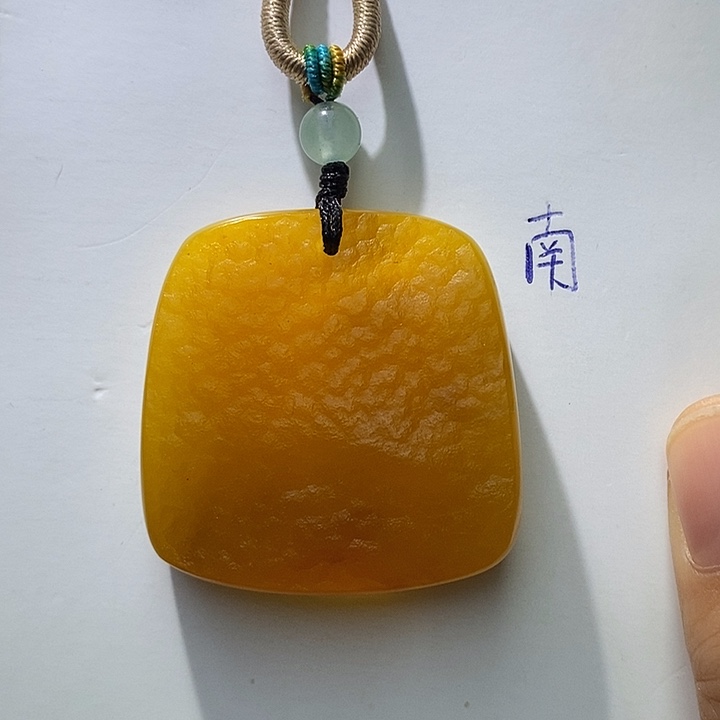 未镶嵌琥珀珠宝奇石