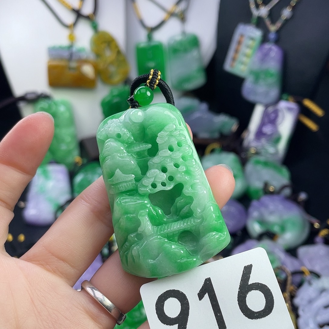 翡翠未镶嵌吊坠(赠链)