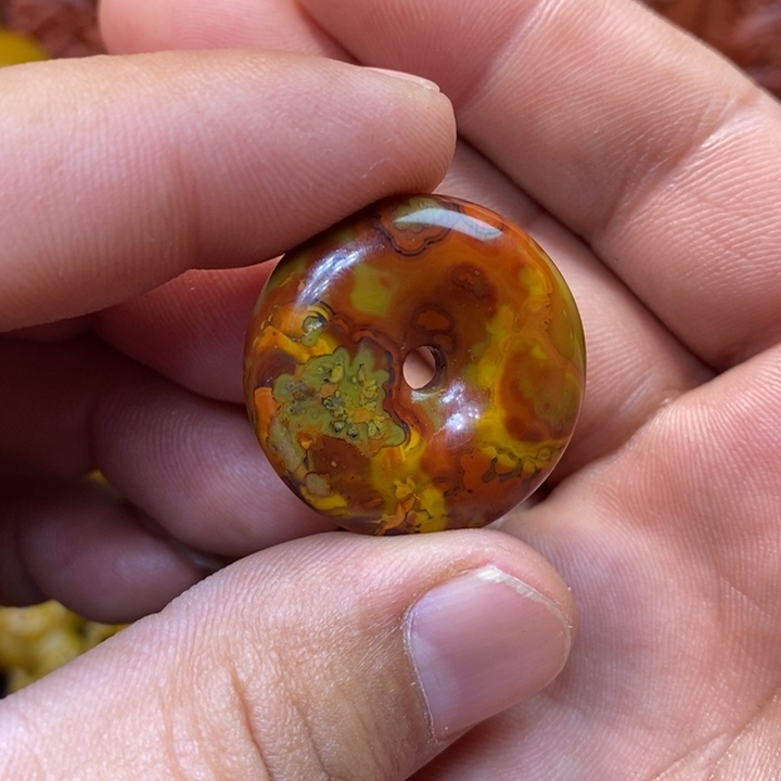 玛瑙/玉髓战国红大湾料平安扣未镶嵌