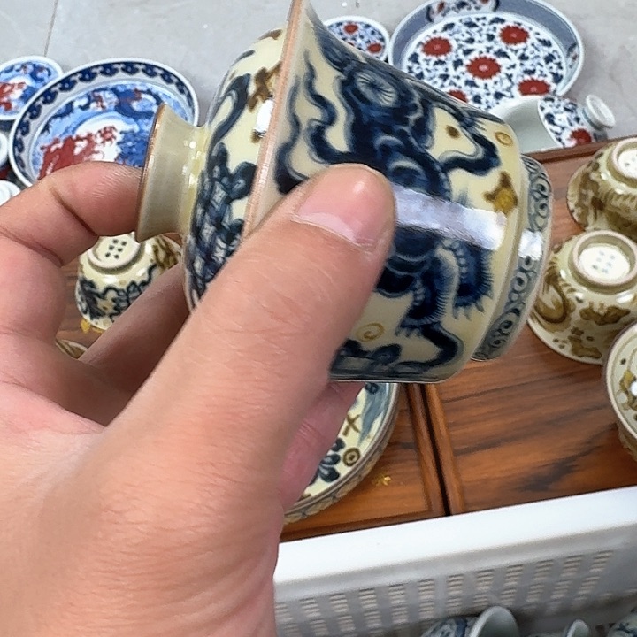 瓷片釉里金狮子二才马蹄盖碗