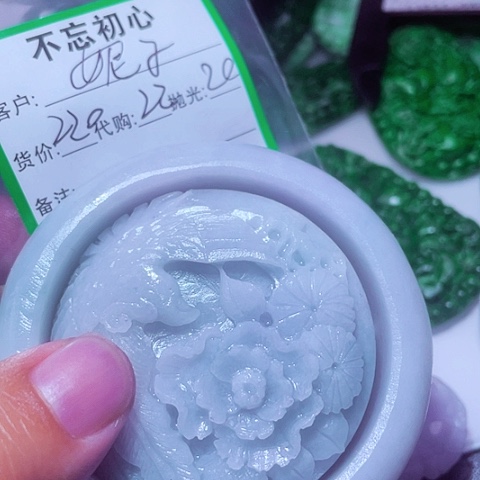 翡翠未镶嵌颈饰妮**A