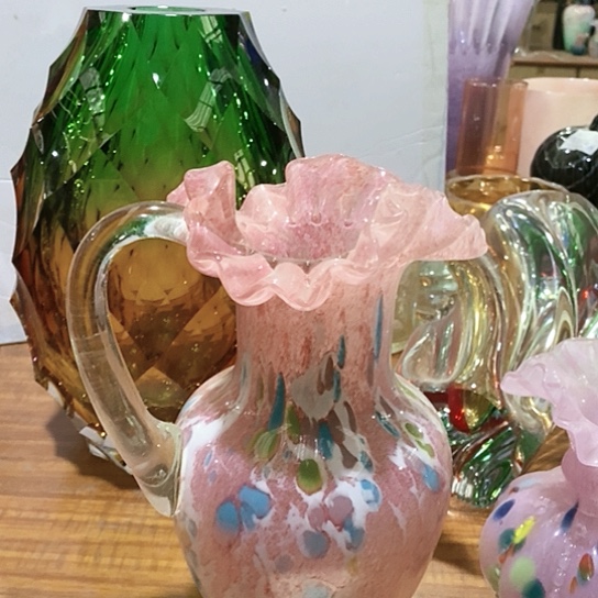 琉璃花瓶高23厘米口径6厘米